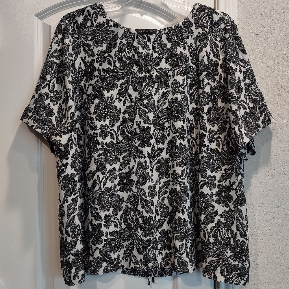Lane Bryant Size 26/28 Lace Floral pattern Short Sleeve Lace Up Back Top Blouse